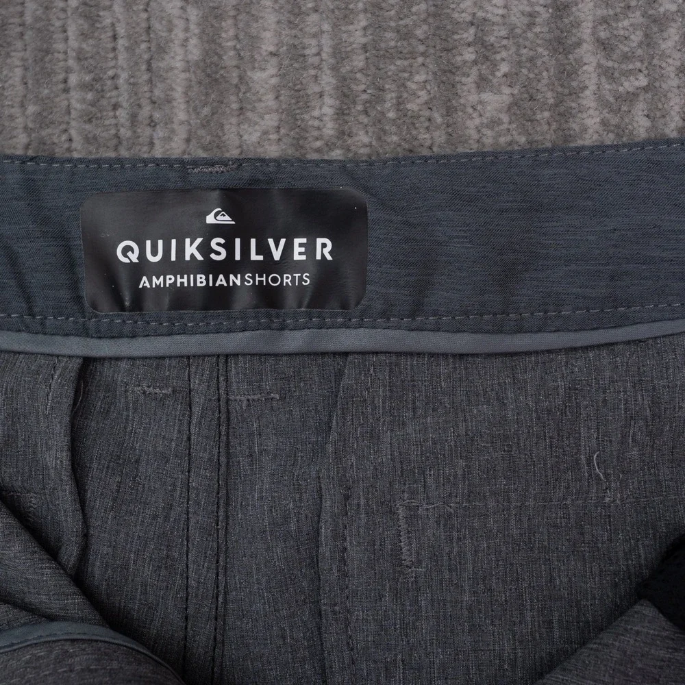 Quiksilver Amphibian Shorts Mens 28 Gray Excellent DryFlight Hybrid Boardshorts